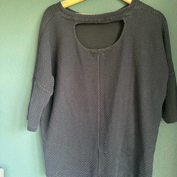 Deletta Black Short Sleeve Textured Layered Tee - Picture 5 of 7